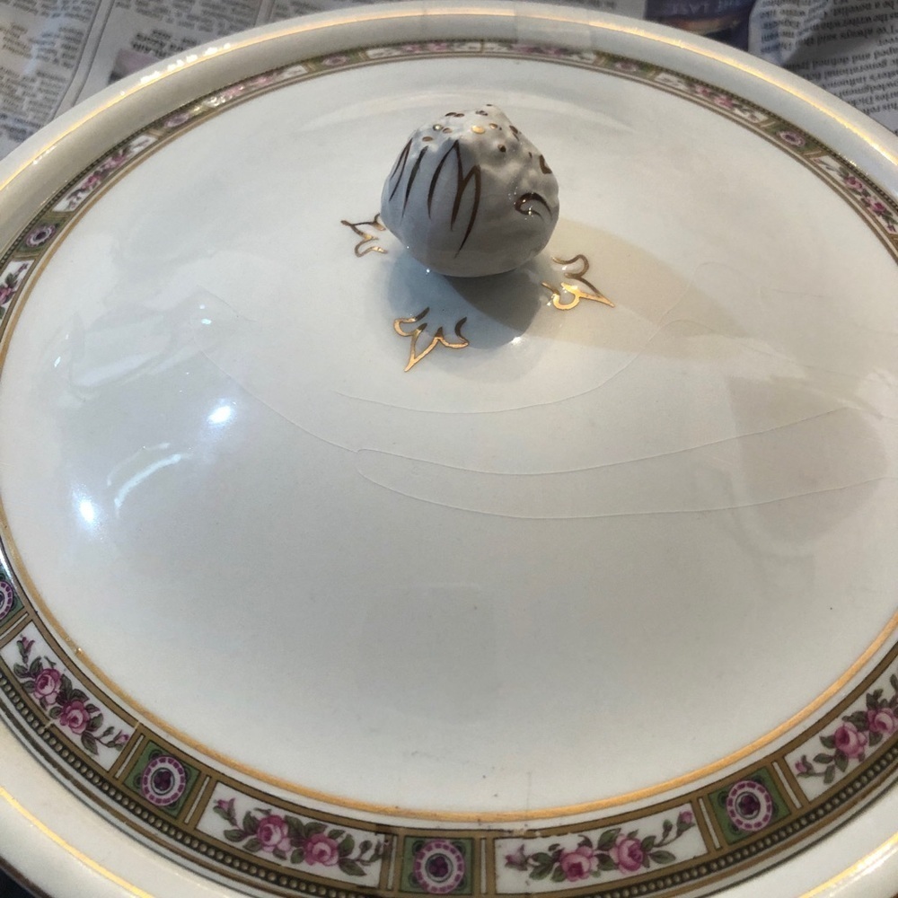 Antique Serving Dish with Lid. Like New. Johnson Brothers. - Picture 10 of 10